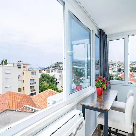 公寓 Vido- 1-bedroom With Loggia