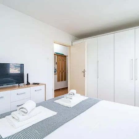 Lägenhet Vido- 1-bedroom With Loggia