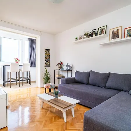 Vido- 1-bedroom With Loggia Apartmán *